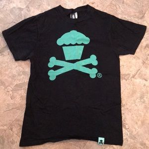 Johnny cupcakes cross bones tee